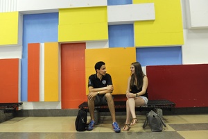 Etudiants au déambulatoire, campus de la Doua