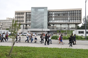 Visite des enfants à l'université