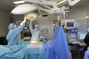 Opération avec un robot 